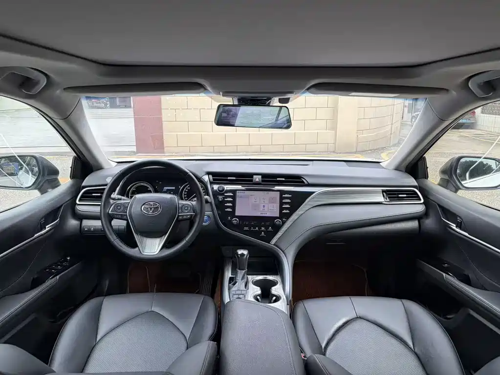 Toyota Camry 2018 — фото 9