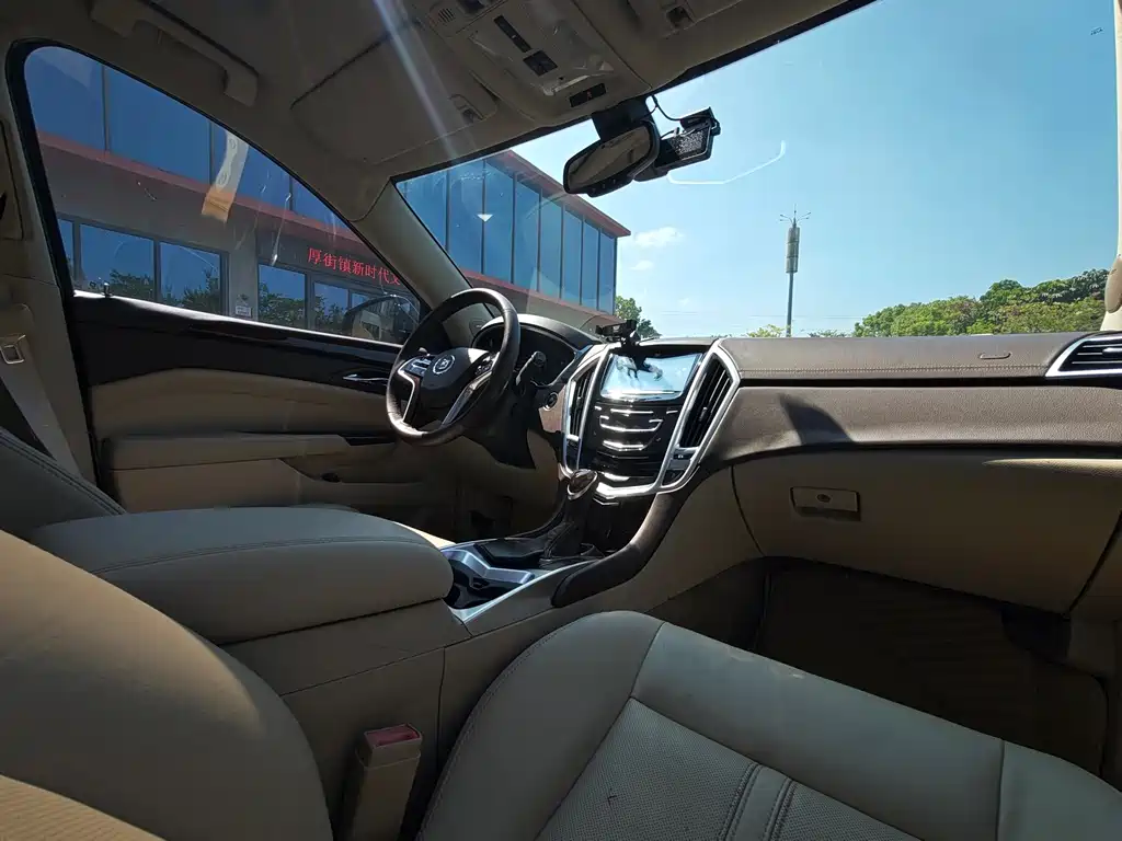 Cadillac SRX 2014 — фото 11