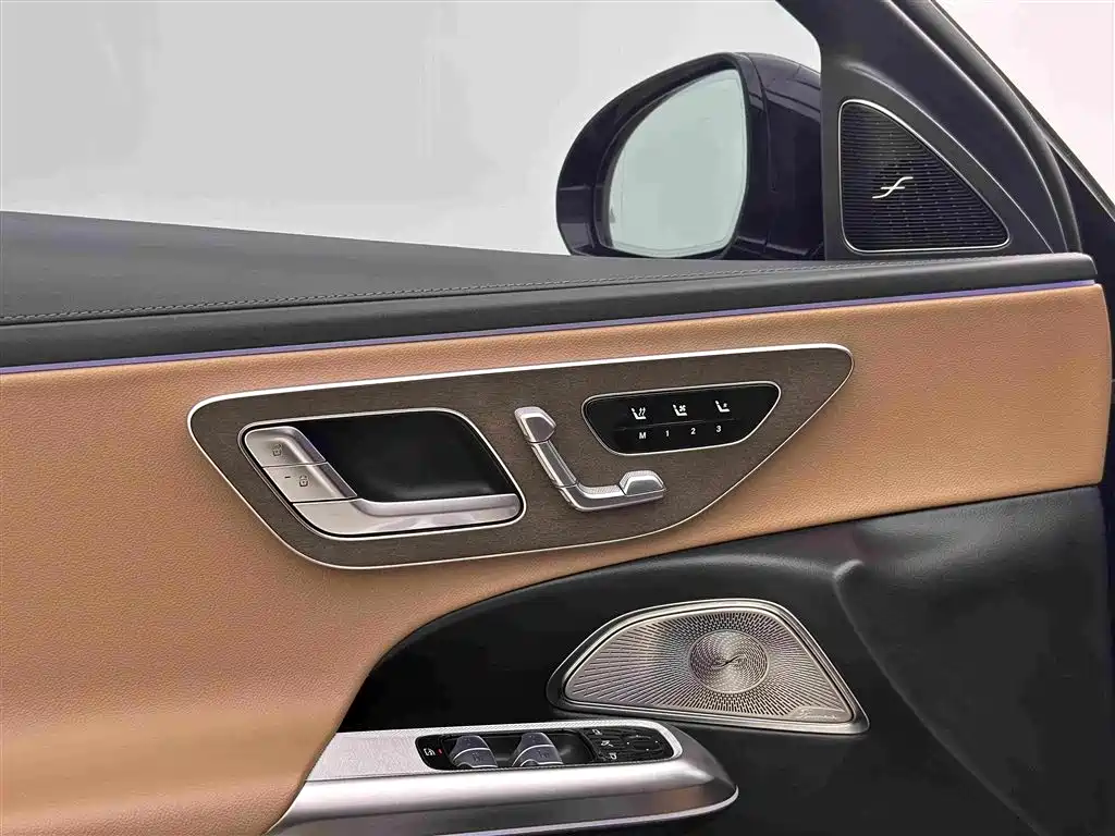 Mercedes-Benz E-Class 2025 — фото 14
