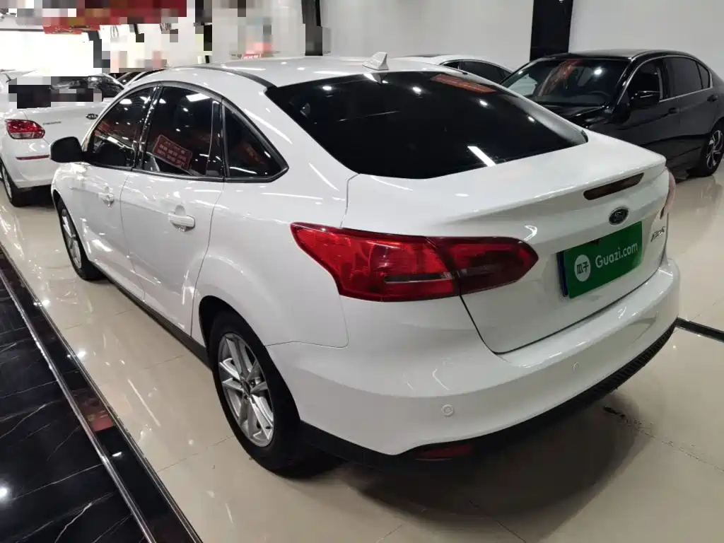 Ford Focus 2015 — фото 23