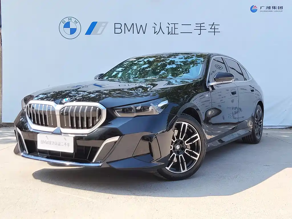 BMW 5 Series 2025 — фото 1