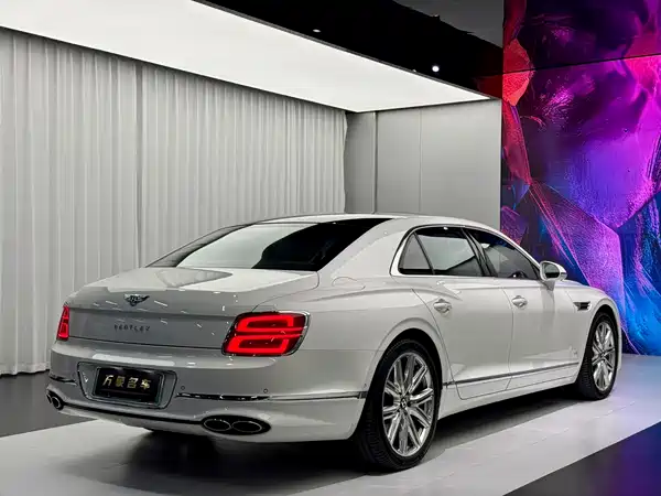 Bentley Flying Spur Plug-In Hybrid 2023