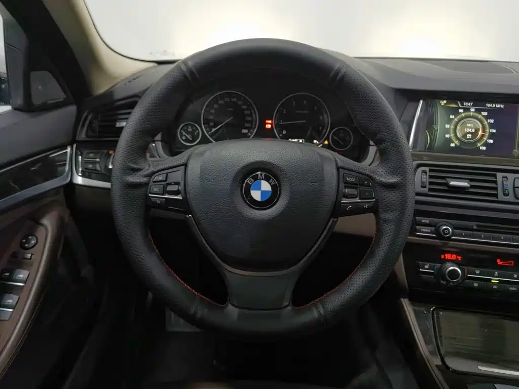 BMW 5 Series 2014 — фото 11