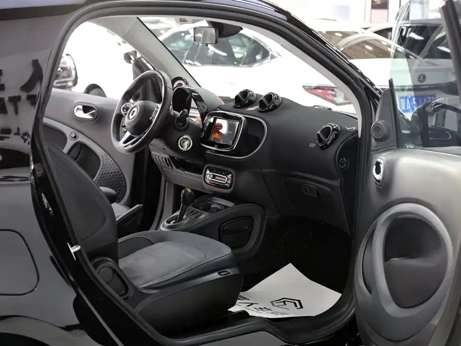 smart fortwo 2016 — фото 16