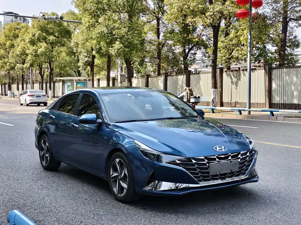 Hyundai Elantra 2022 — фото 3
