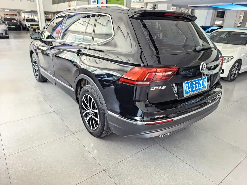 Volkswagen Tiguan L 2018 — фото 10