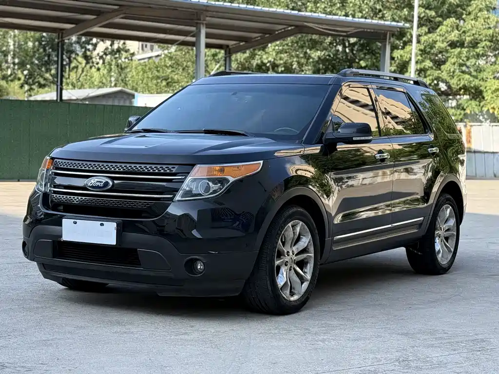 Ford Explorer 2013 — фото 1