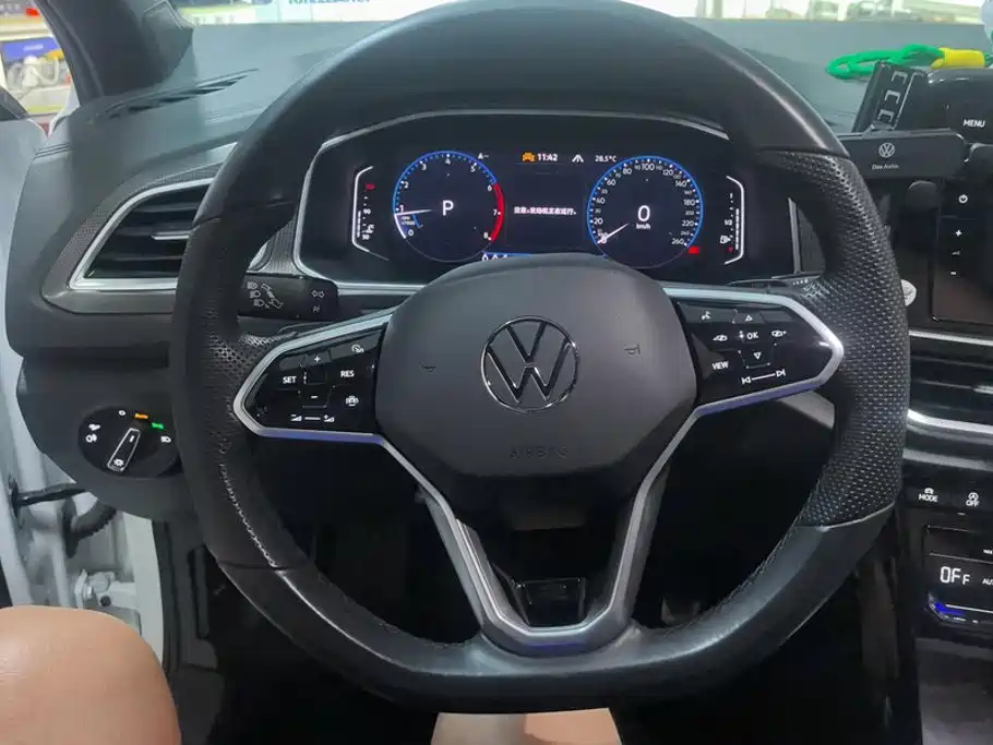 Volkswagen T-Roc 2023 — фото 15