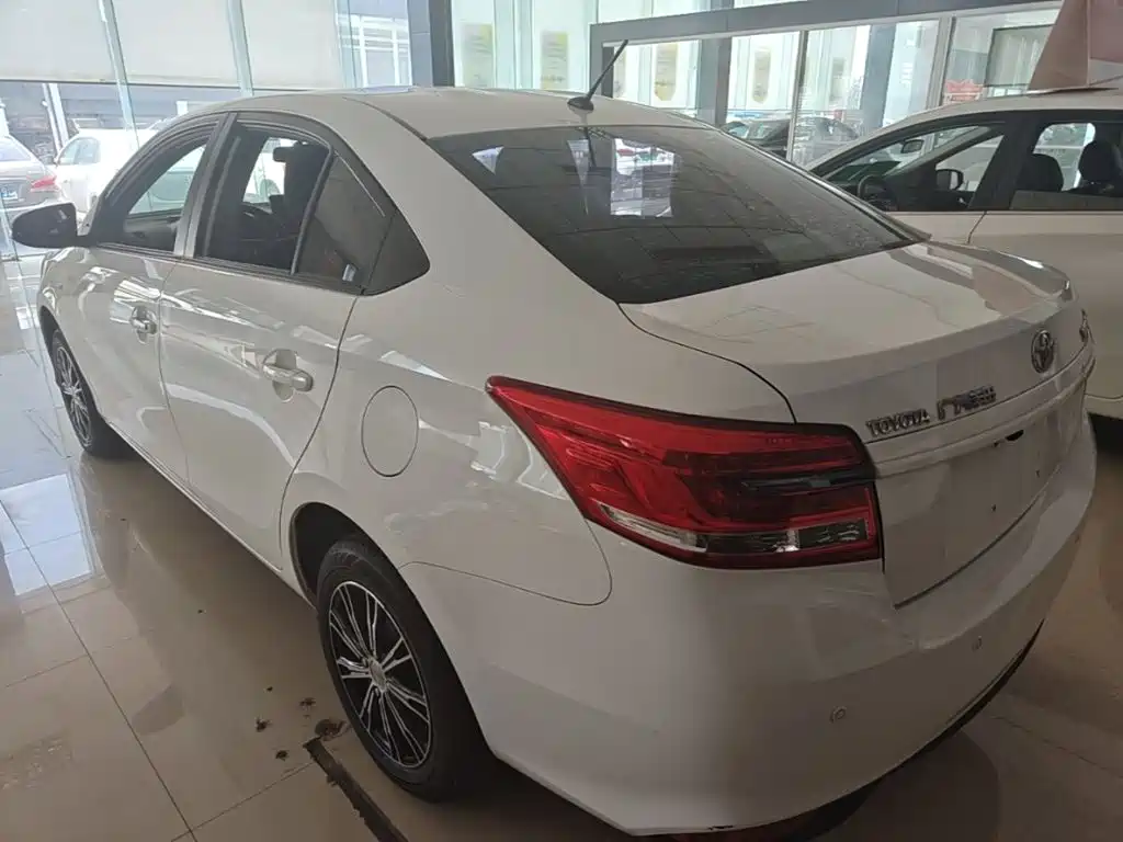 Toyota Yaris L 2021