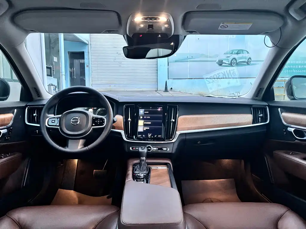 Volvo S90 2018 — фото 12