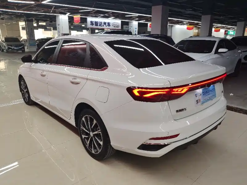 Geely Emgrand 2024