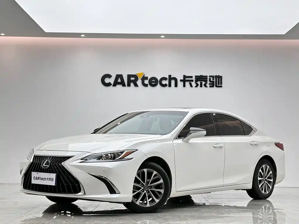 Lexus ES 2023 — фото 1