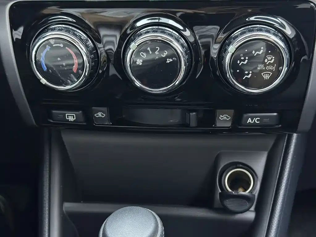 Toyota Yaris L 2022 — фото 15