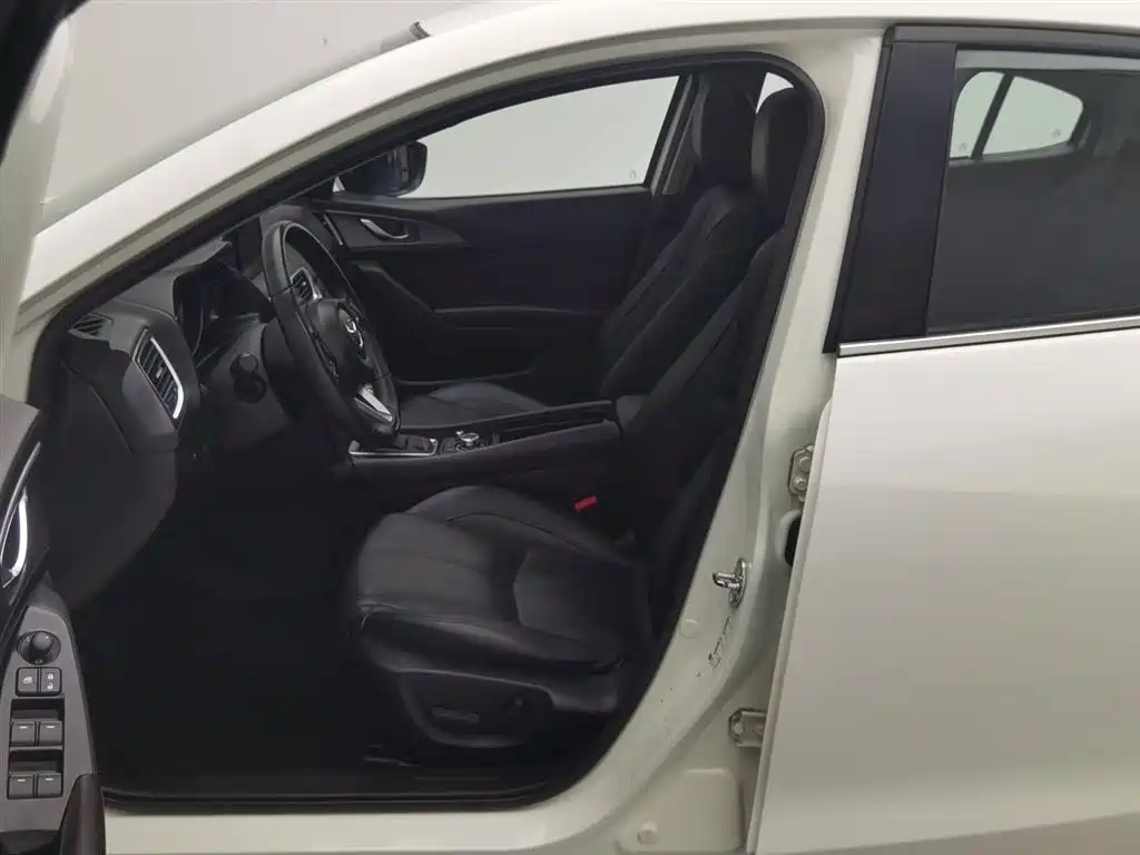 Mazda 3 Axela 2018 — фото 10