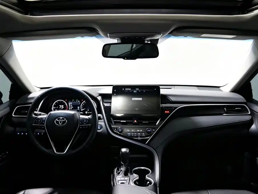 Toyota Camry 2023 — фото 11