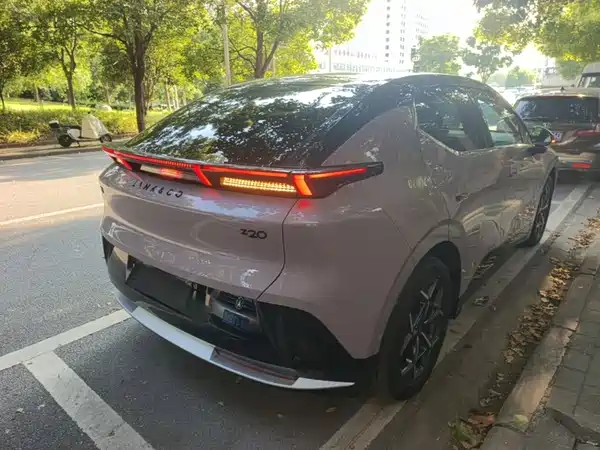 Lynk & Co Z20 2025