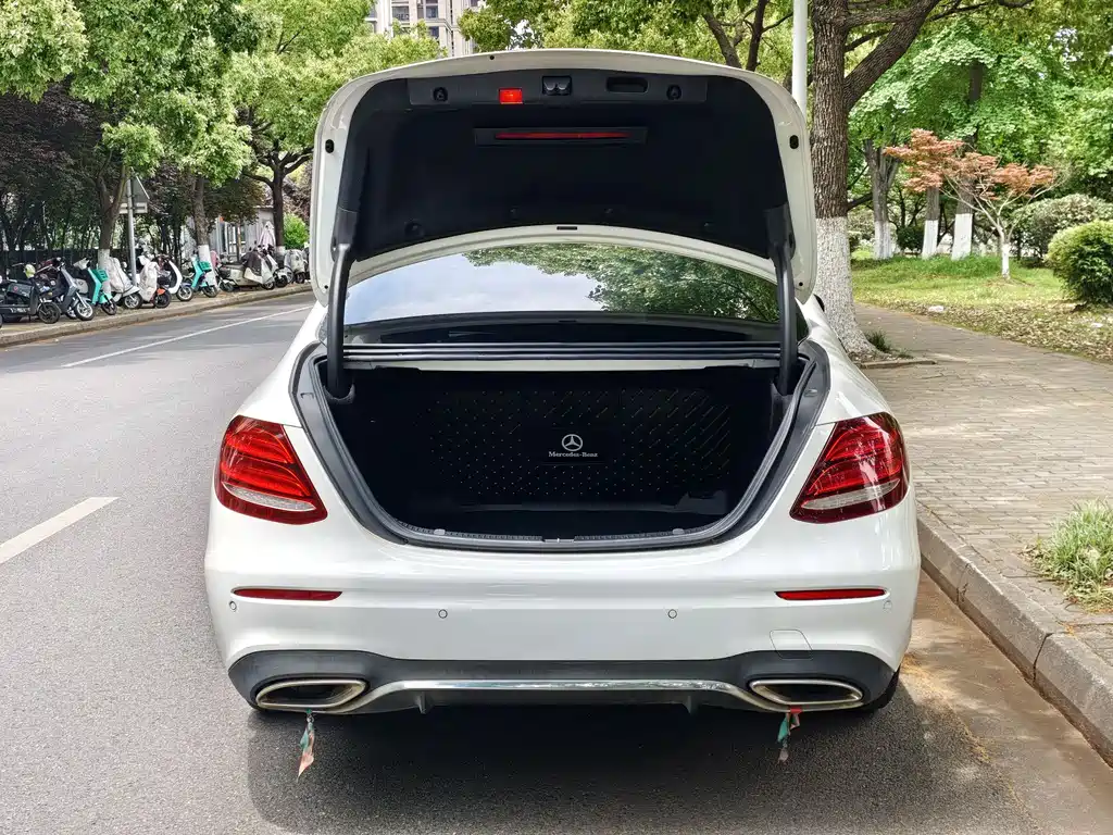 Mercedes-Benz E-Class 2018 — фото 14