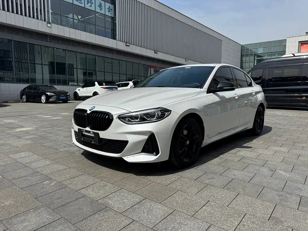 BMW 1 Series 2023 — фото 1