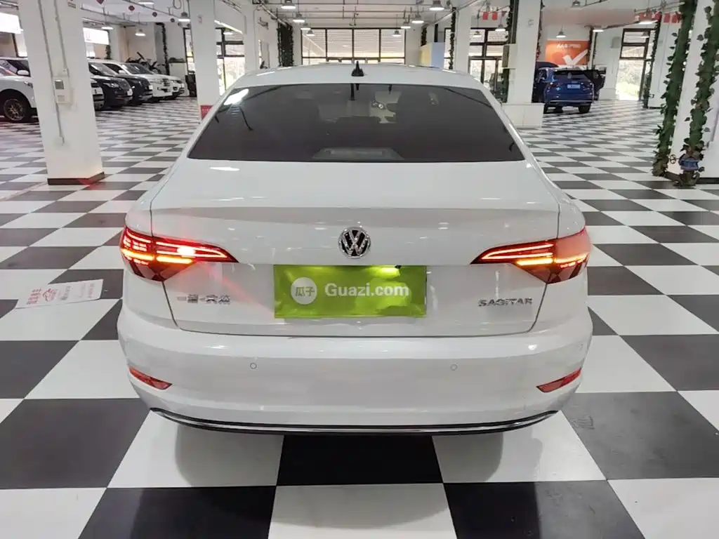 Volkswagen Sagitar 2021