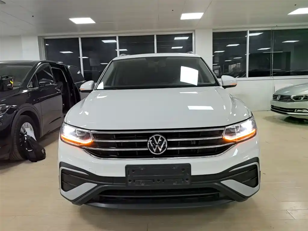 Volkswagen Tiguan L 2022 — фото 3