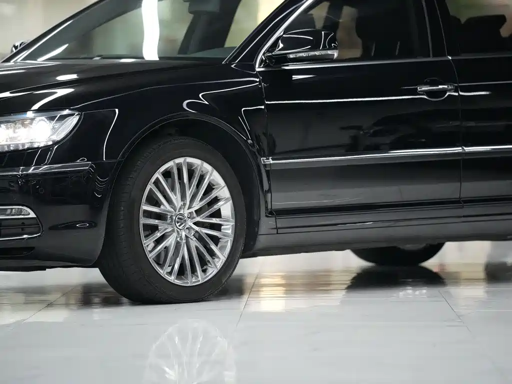 Volkswagen Phaeton 2016 — фото 30