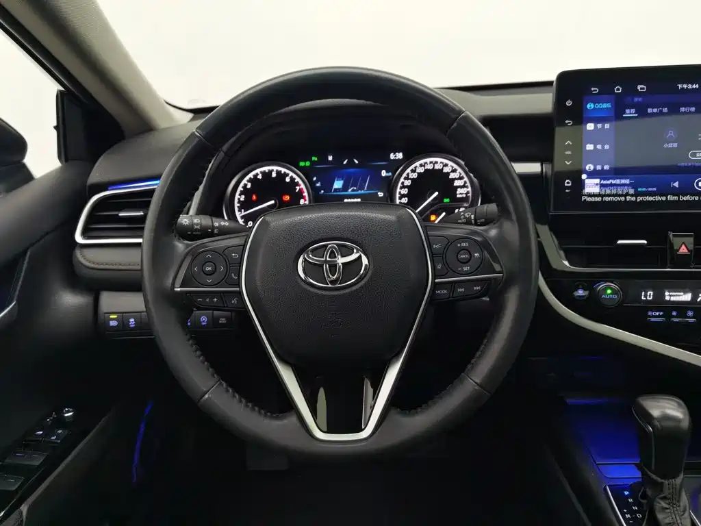 Toyota Camry 2023 — фото 11