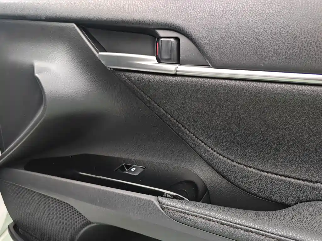 Toyota Camry 2021 — фото 15