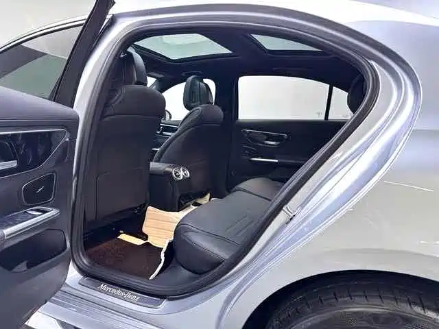 Mercedes-Benz C-Class 2023 — фото 10