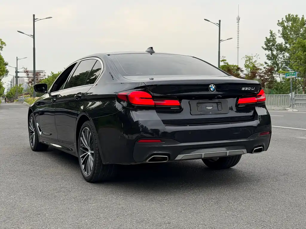 BMW 5 Series 2022 — фото 12