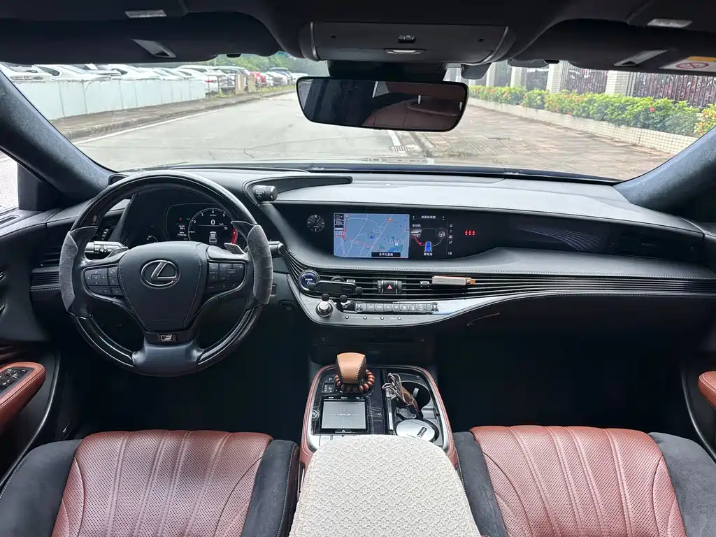 Lexus LS 2018 — фото 19
