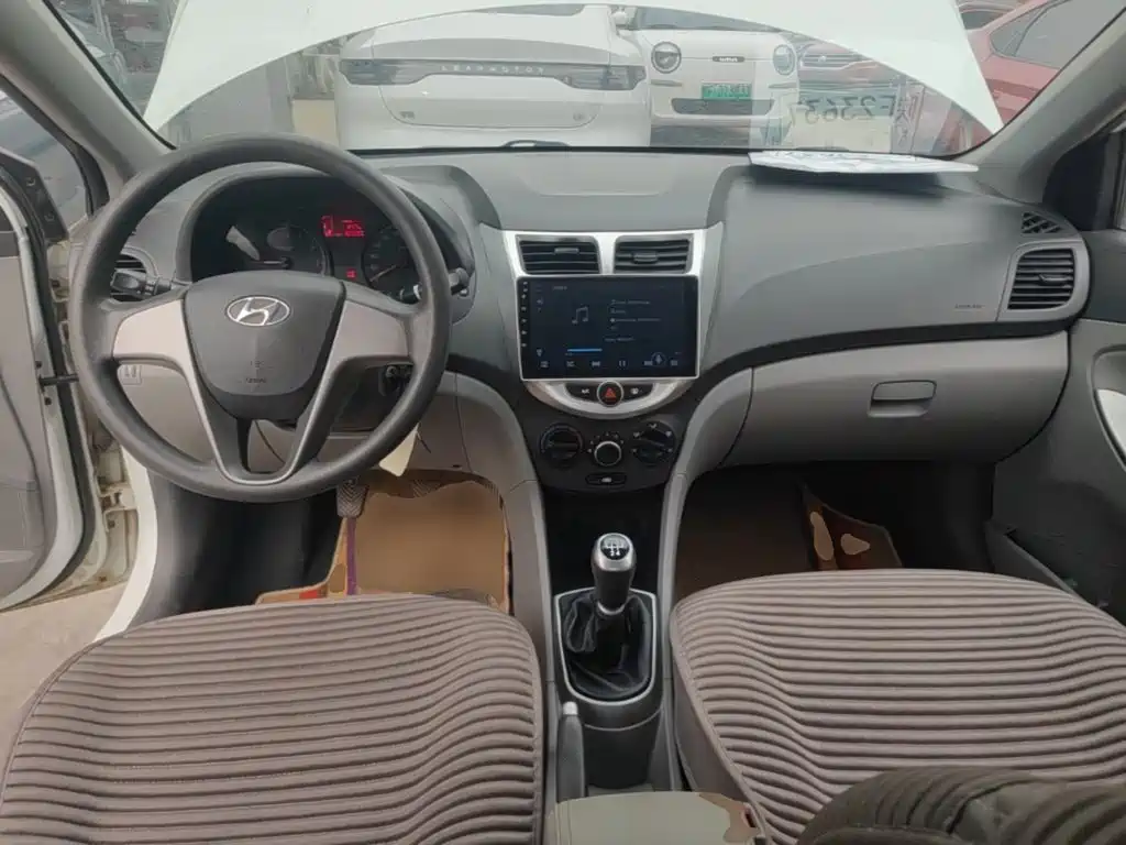 Hyundai Verna 2016 — фото 10