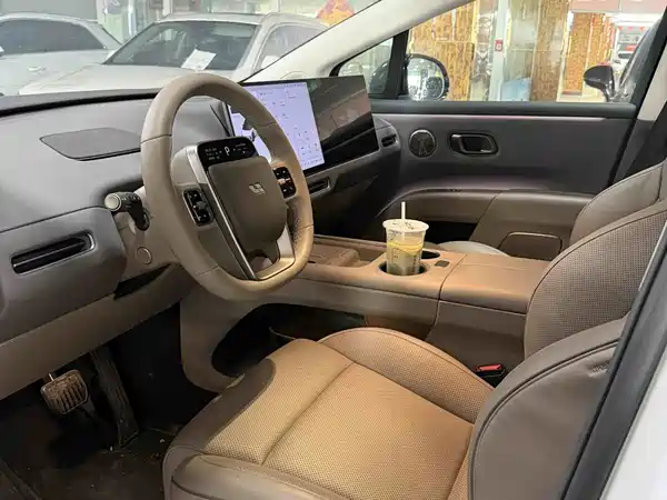 Li Auto i8 2025