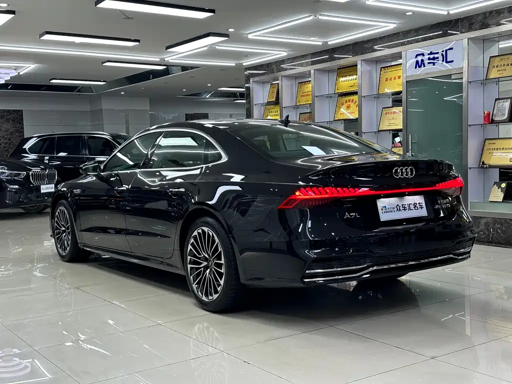 Audi A7L 2025 — фото 6