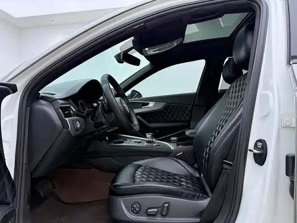 Audi A4L 2018