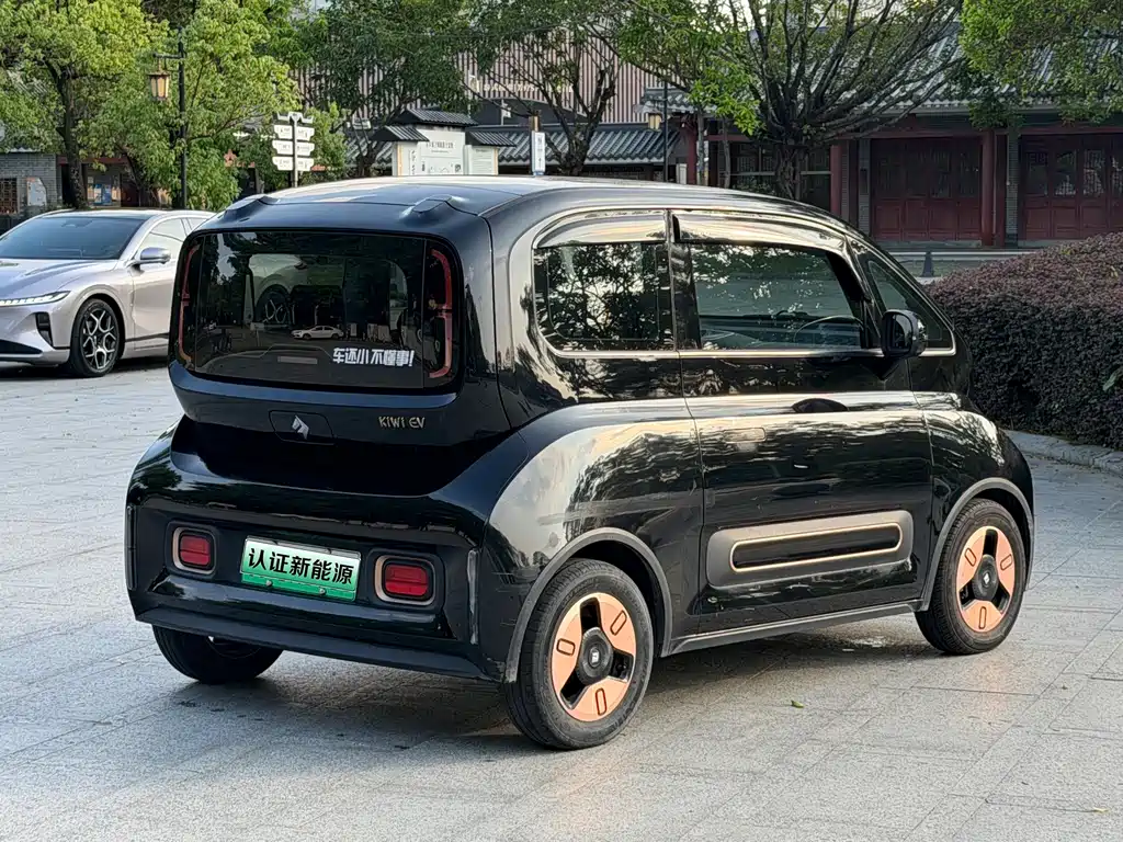 Baojun Kiwi EV 2021 — фото 13