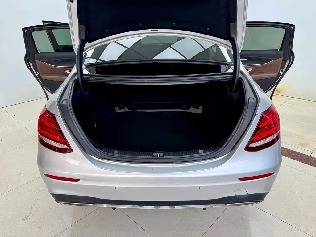 Mercedes-Benz E-Class 2016 — фото 19