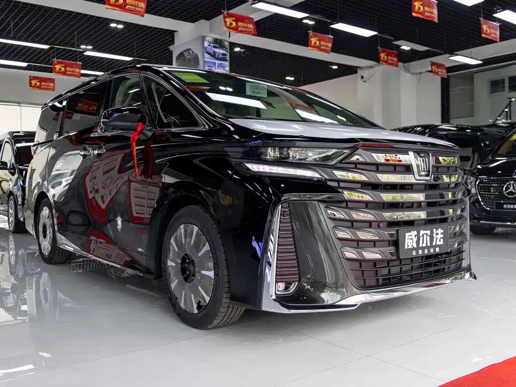 Toyota Vellfire — фото 2