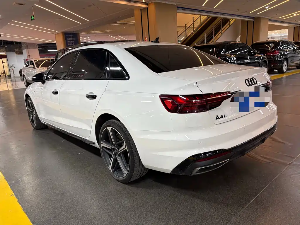 Audi A4L 2025 — фото 15