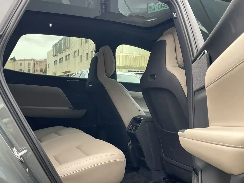 Volvo XC70 PHEV 2025 — фото 15