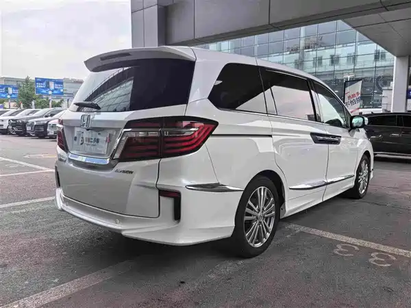 Honda Elysion 2016
