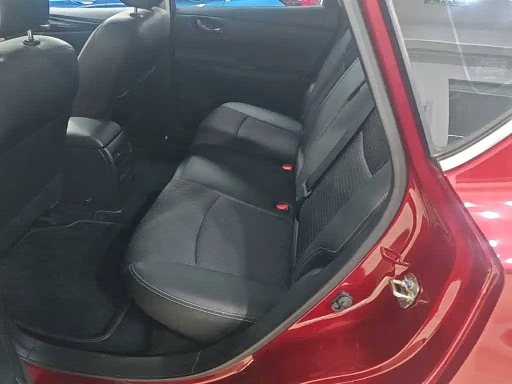 Nissan Tiida 2017 — фото 17
