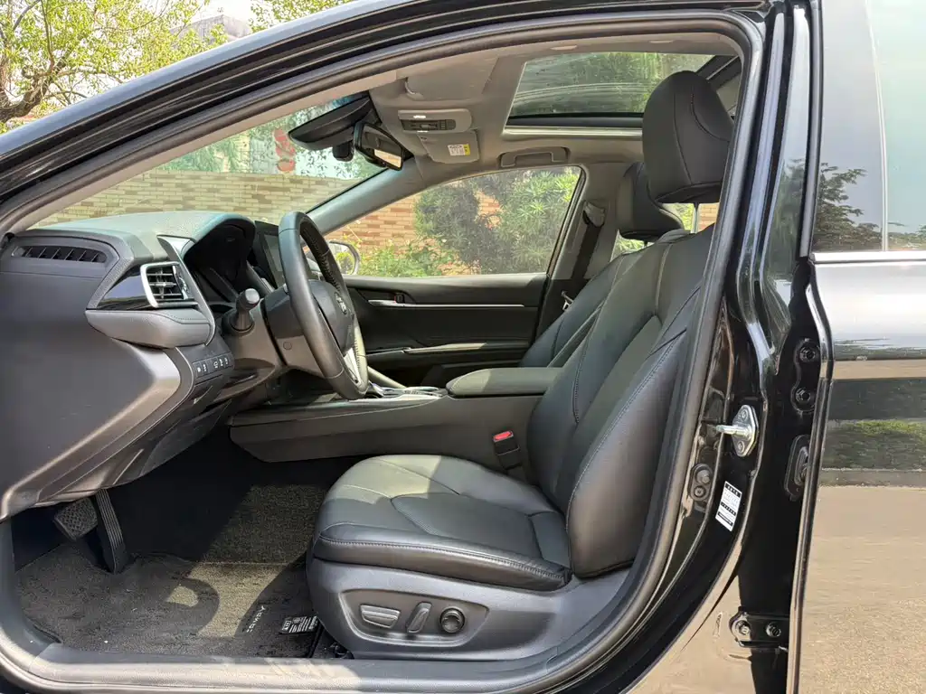 Toyota Camry 2022 — фото 11