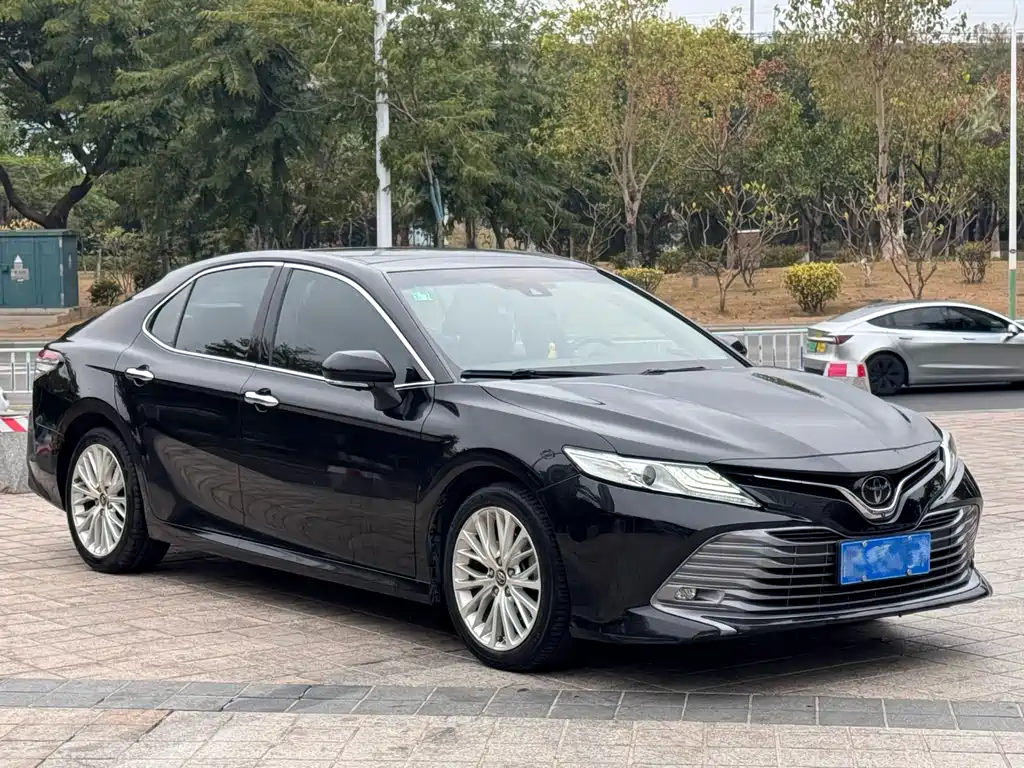 Toyota Camry 2019 — фото 3