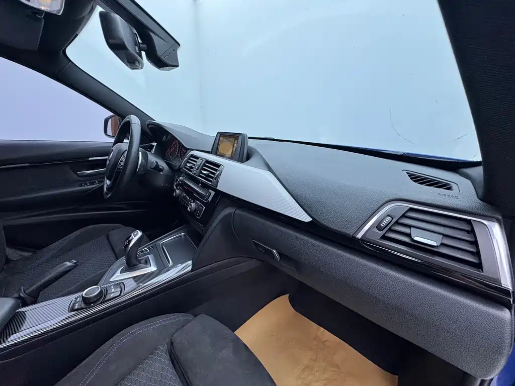 BMW 3 Series 2017 — фото 10
