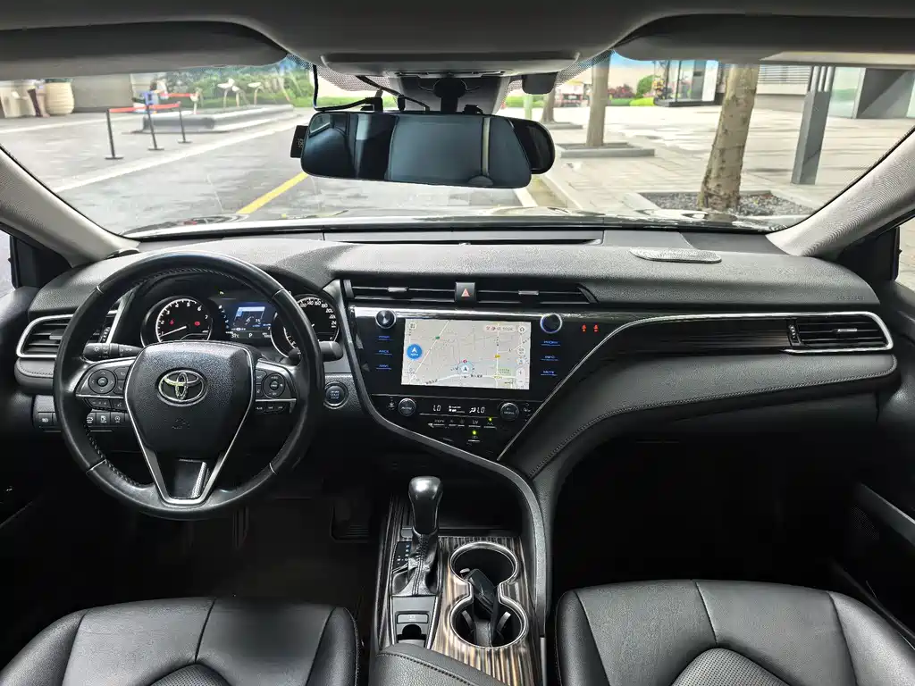 Toyota Camry 2019 — фото 7