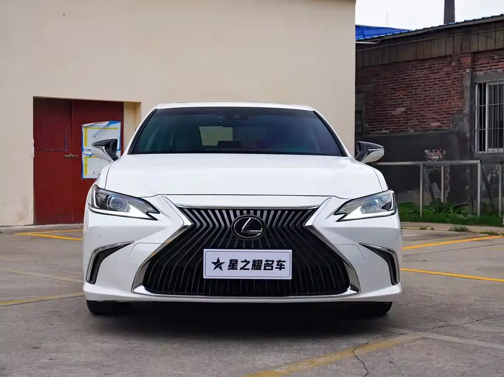 Lexus ES 2020 — фото 3