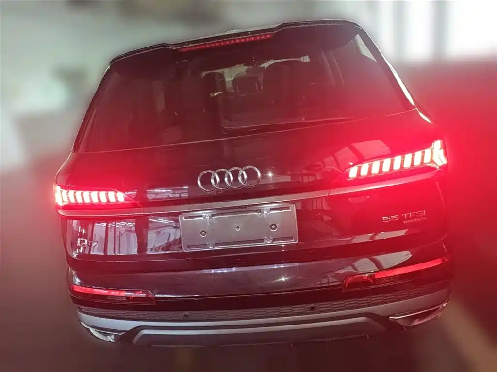 Audi Q7 2020 — фото 10