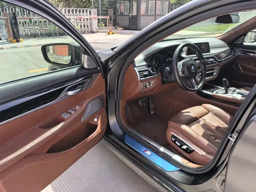 BMW 7 Series 2019 — фото 10