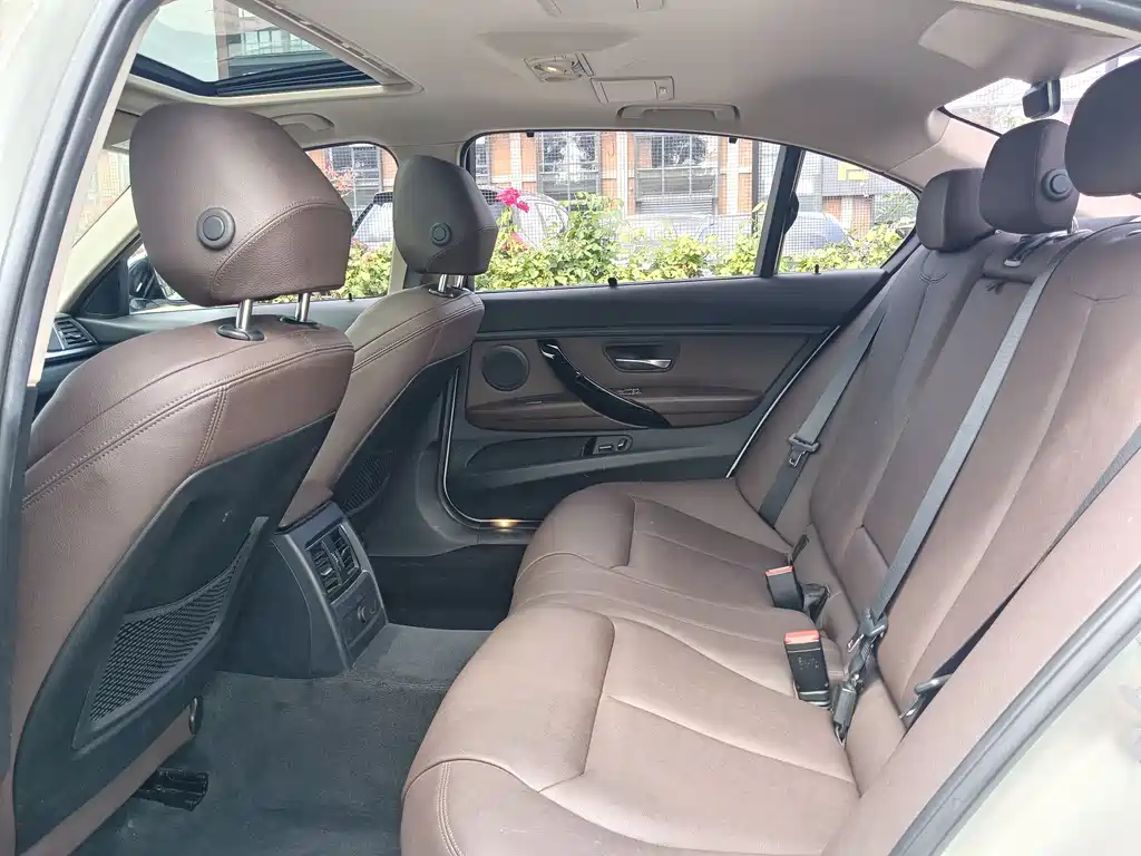 BMW 3 Series 2019 — фото 17