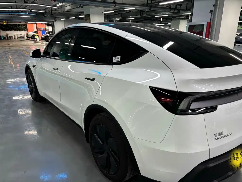 Tesla Model Y 2025 — фото 18